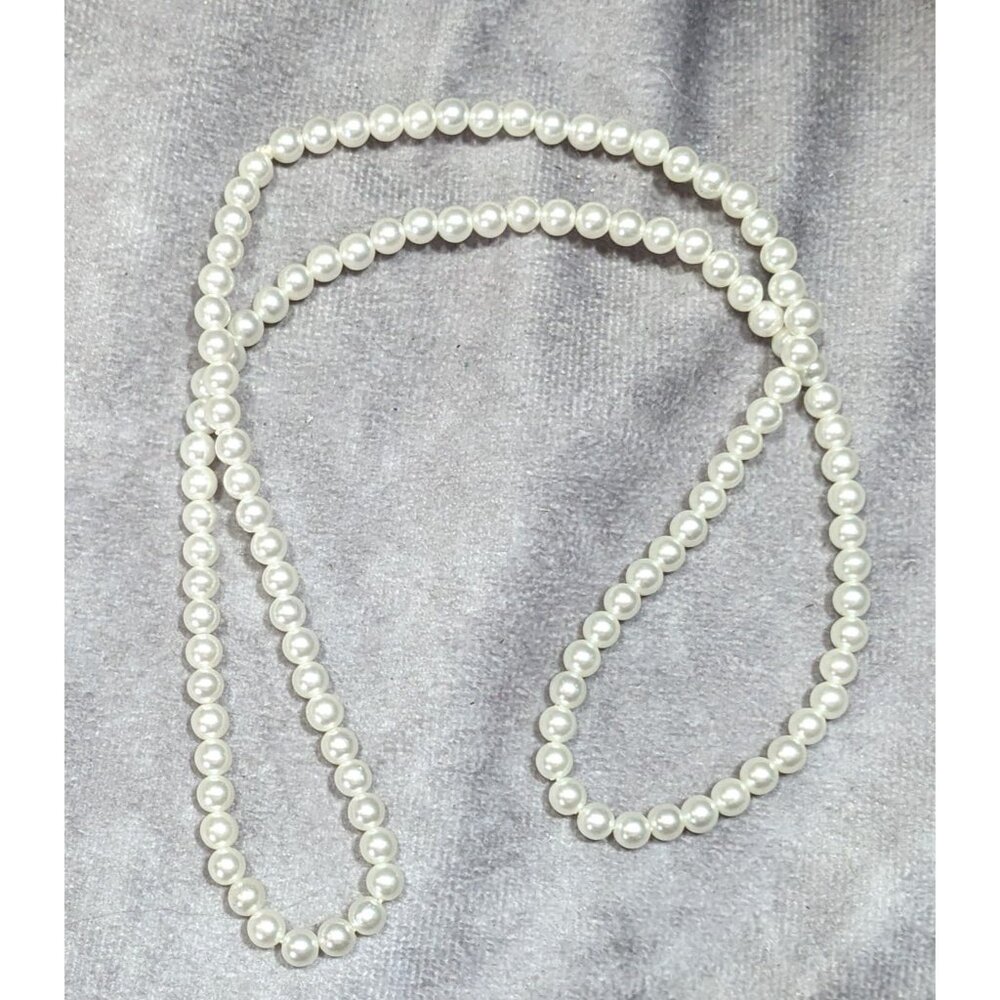 Casual Lightweight White Faux Pearl Necklace - Picture 6 of 6